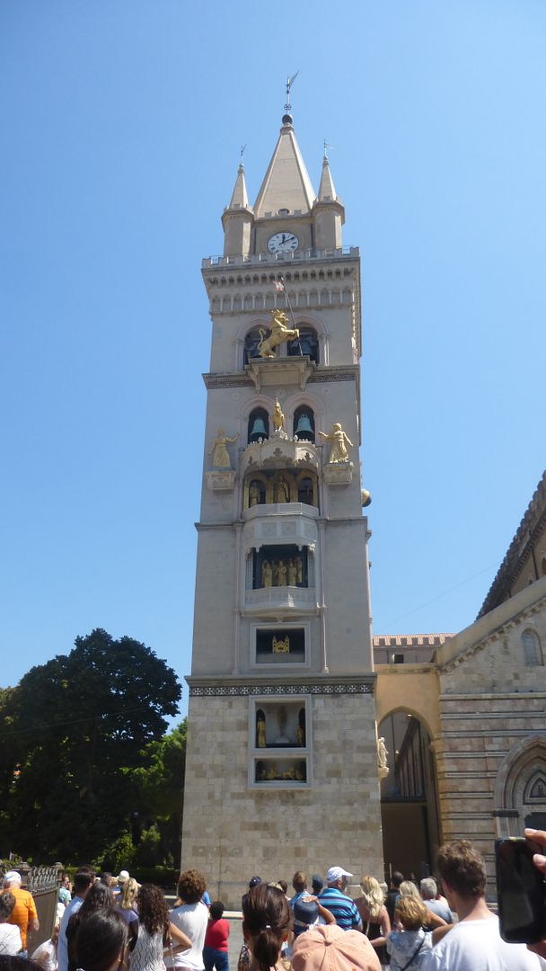 El campanile de la catedral de Messina. Todas las figuras son autómatas.