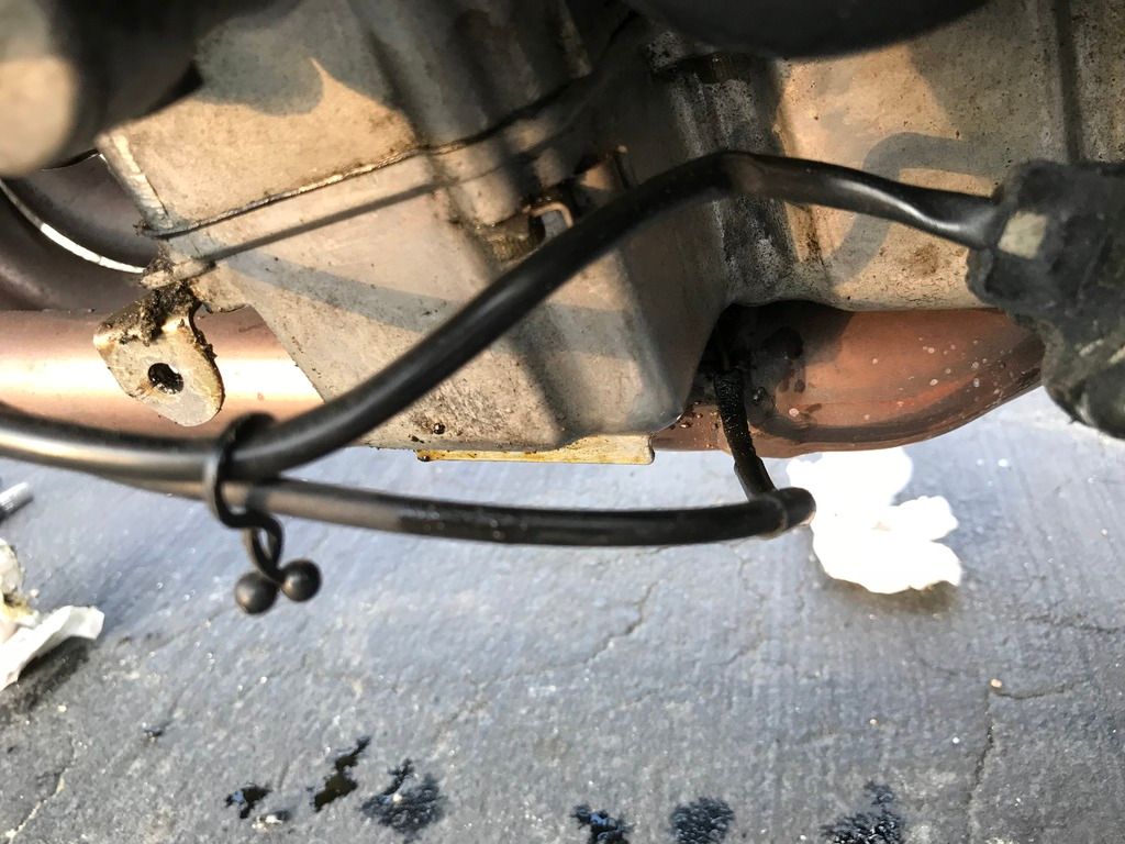 2001 R6, massive oil leak from black hose. PLEASE HELP. Yamaha R6