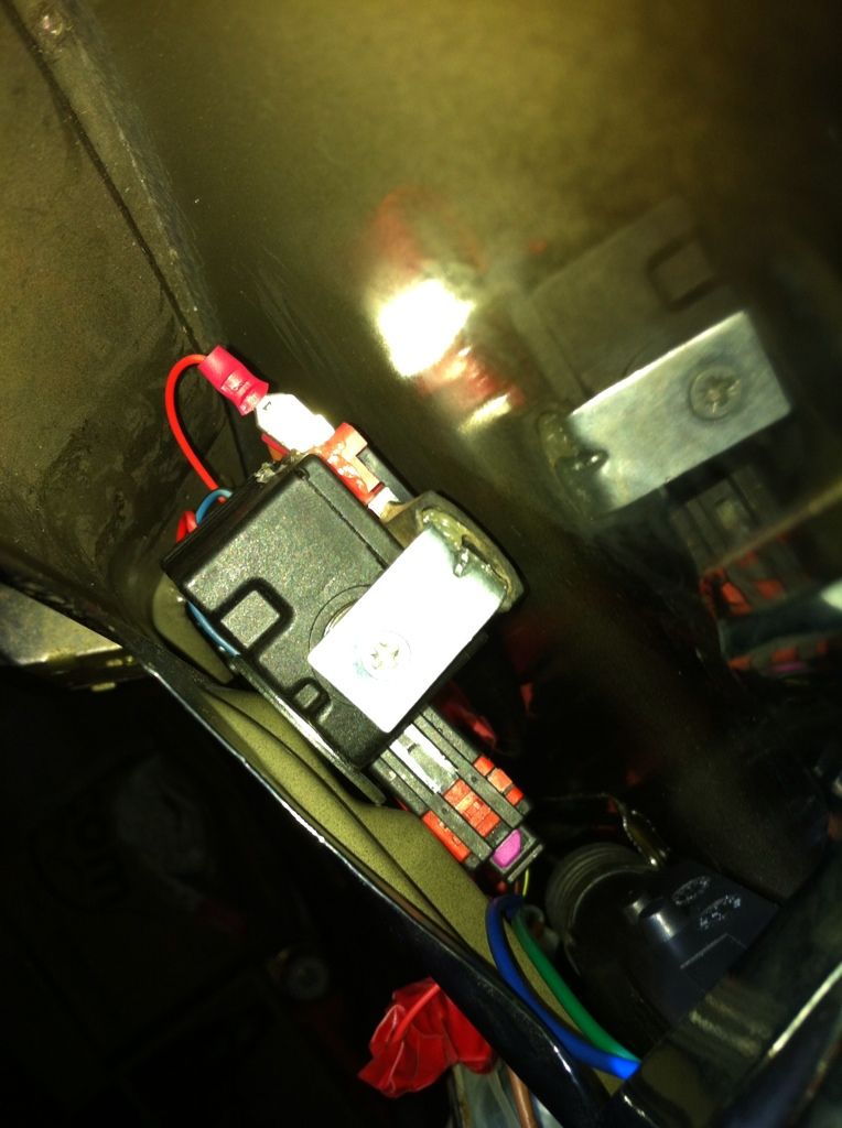 guide for removing/refitting of a corsa c tailgate/boot/boot lock