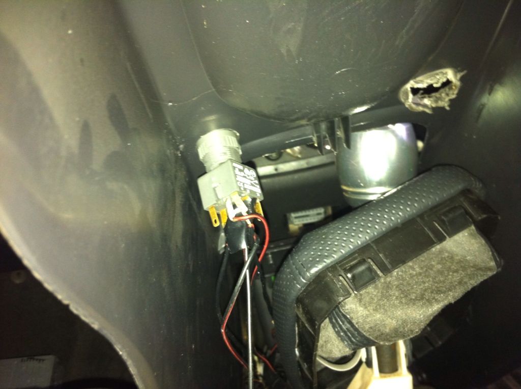 guide for removing/refitting of a corsa c tailgate/boot/boot lock