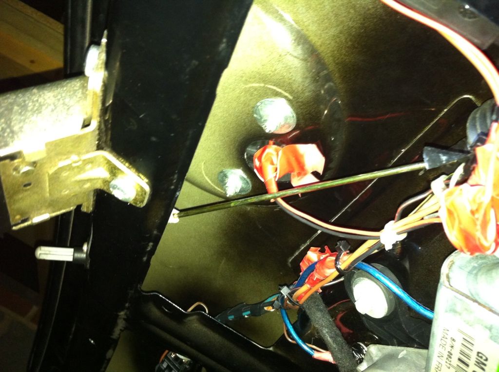 guide for removing/refitting of a corsa c tailgate/boot/boot lock