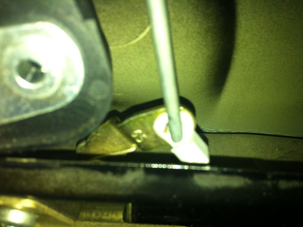 guide for removing/refitting of a corsa c tailgate/boot/boot lock