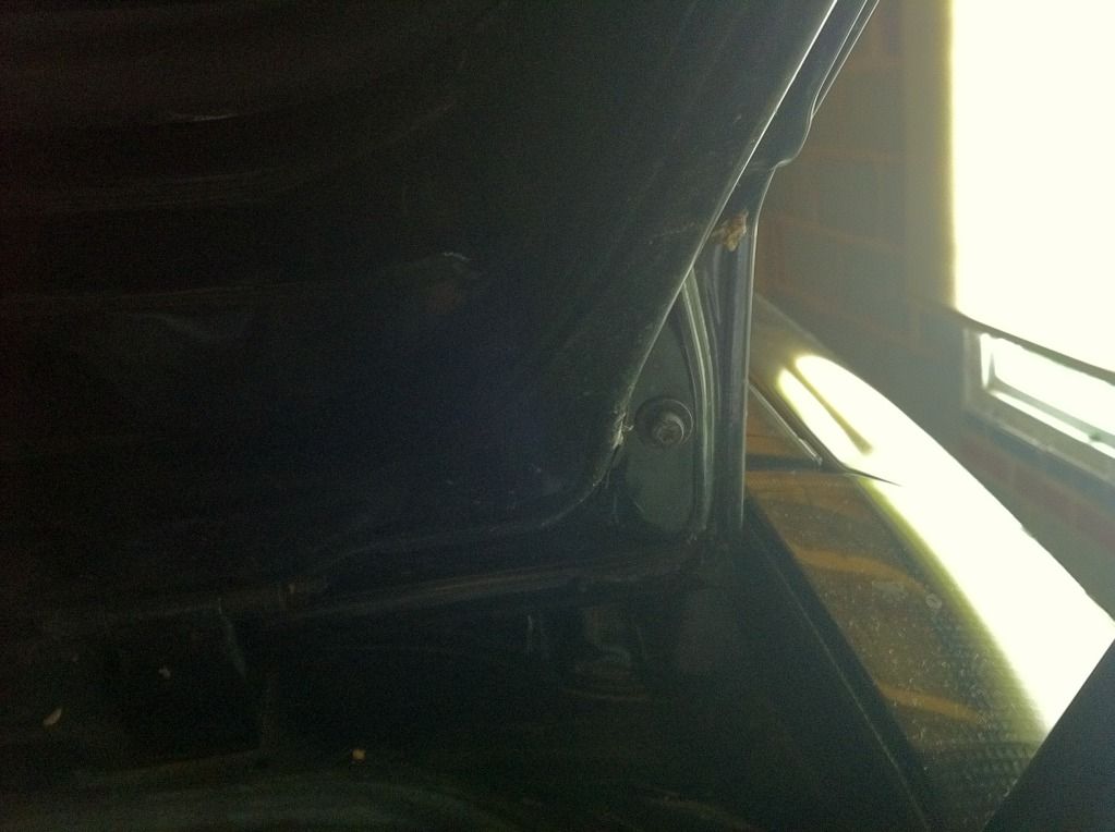 guide for removing/refitting of a corsa c tailgate/boot/boot lock