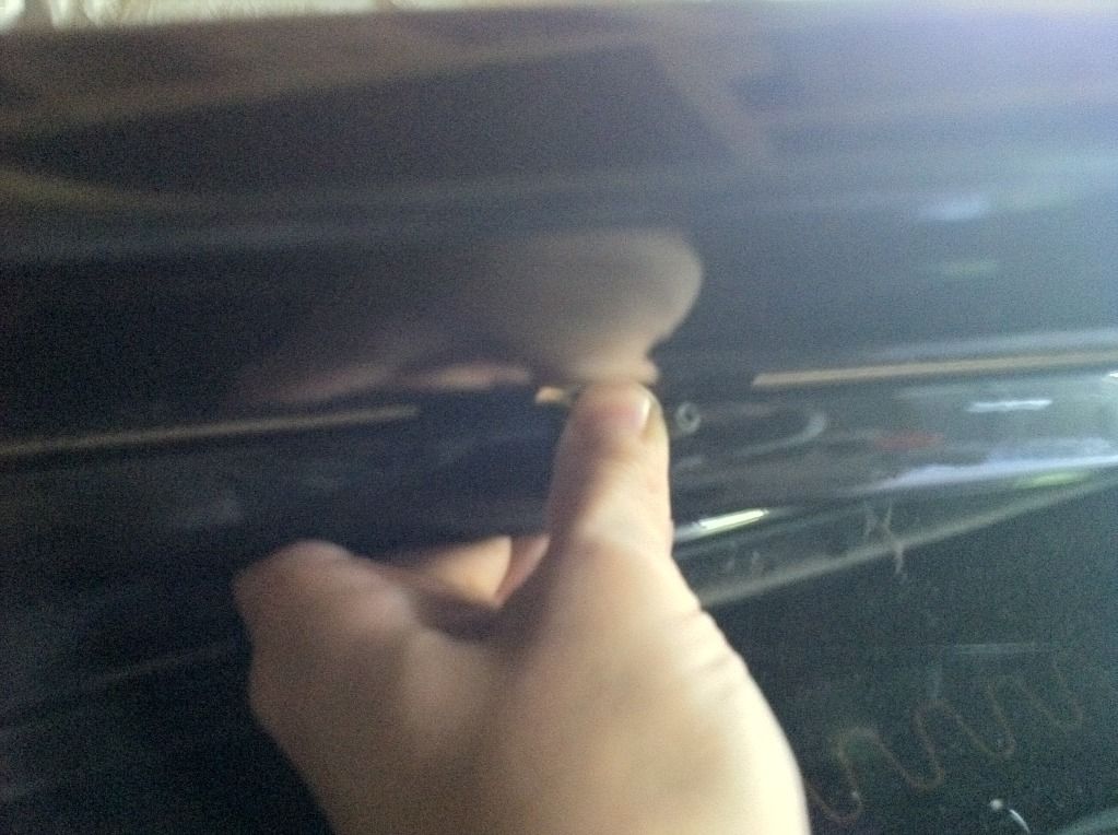 guide for removing/refitting of a corsa c tailgate/boot/boot lock