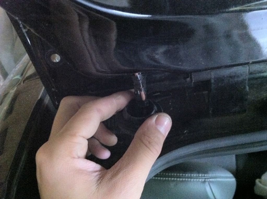 guide for removing/refitting of a corsa c tailgate/boot/boot lock