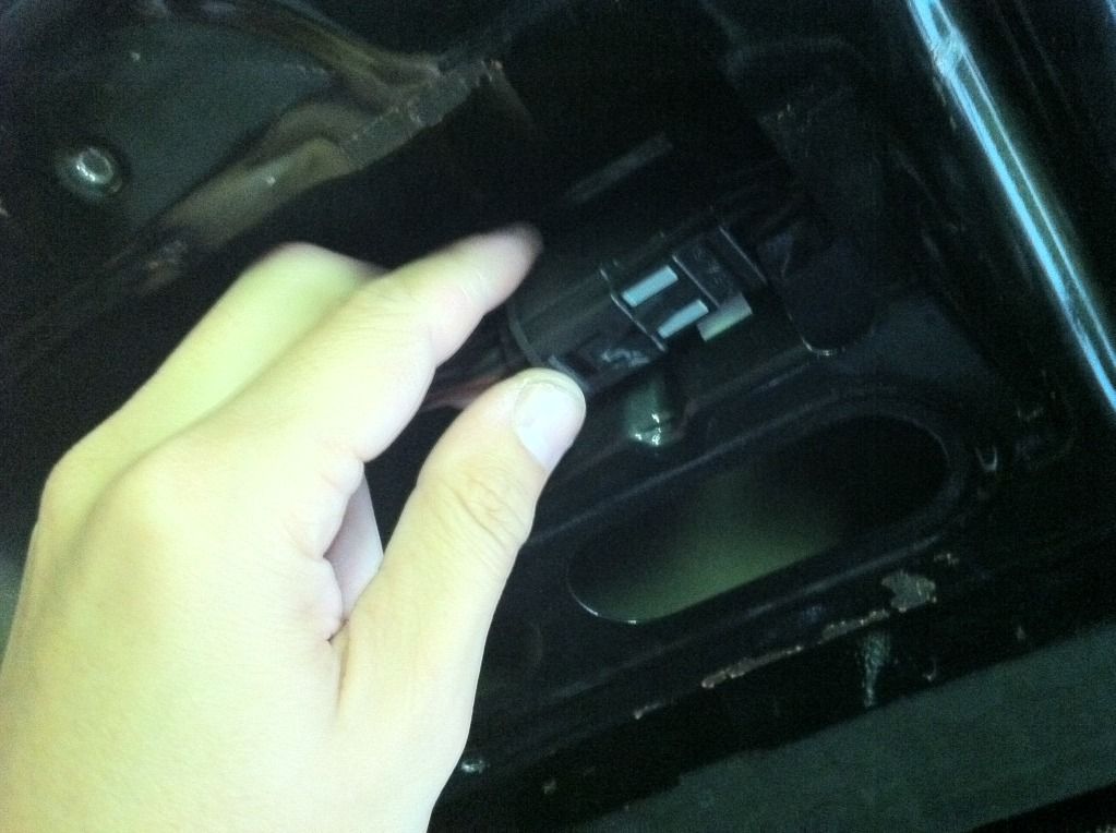 guide for removing/refitting of a corsa c tailgate/boot/boot lock