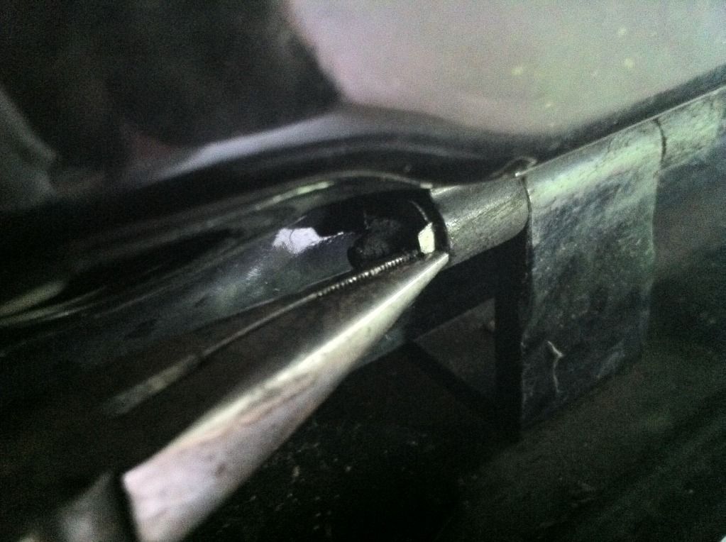 guide for removing/refitting of a corsa c tailgate/boot/boot lock