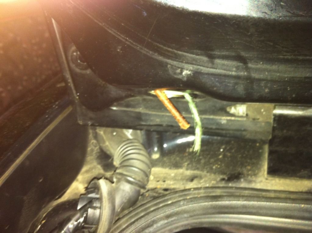 guide for removing/refitting of a corsa c tailgate/boot/boot lock