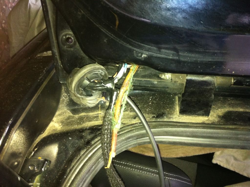 guide for removing/refitting of a corsa c tailgate/boot/boot lock