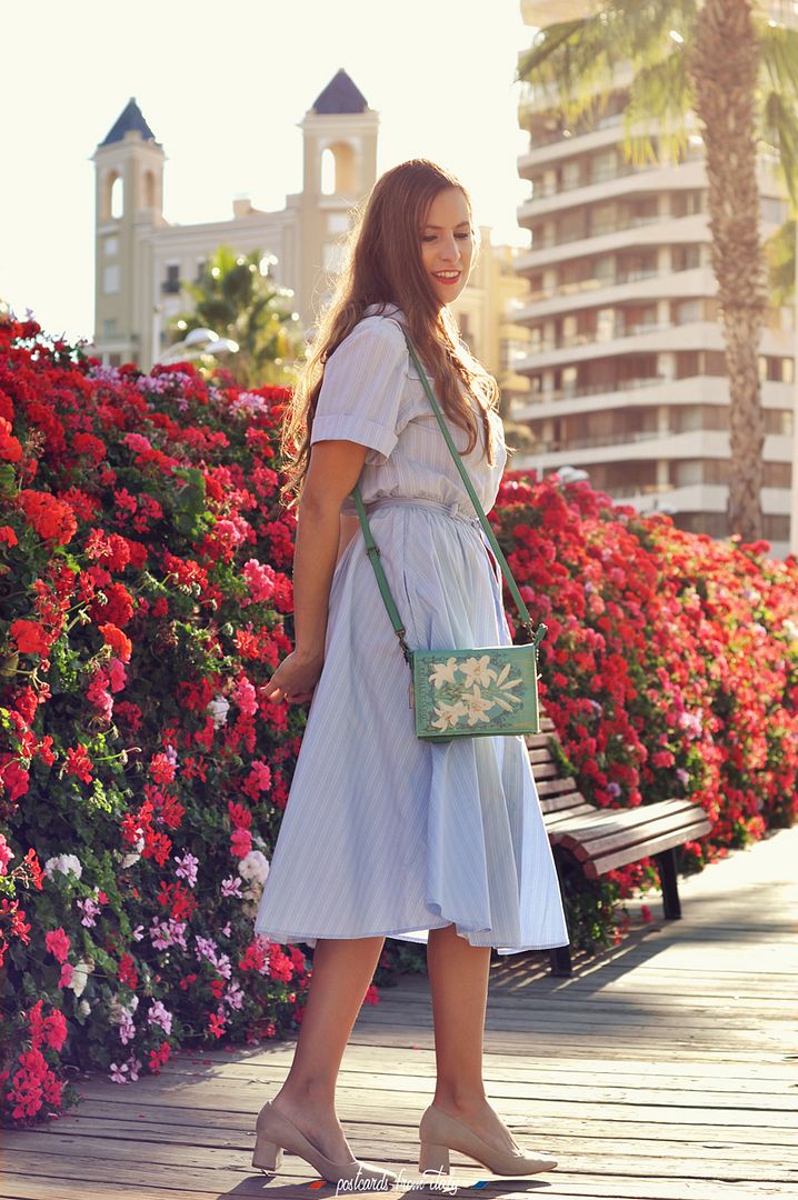 Outfit de vestido midi rayas de zara manga corta con vuelta Better in Time