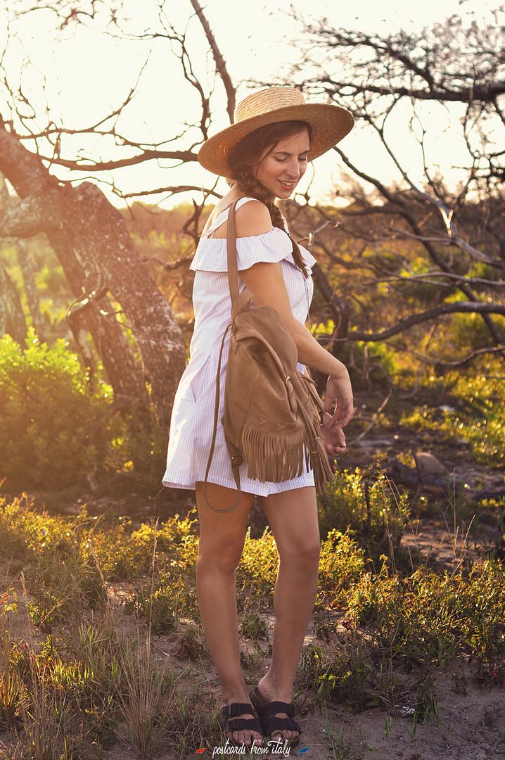 Outfit con vestido off the shoulder y canotier