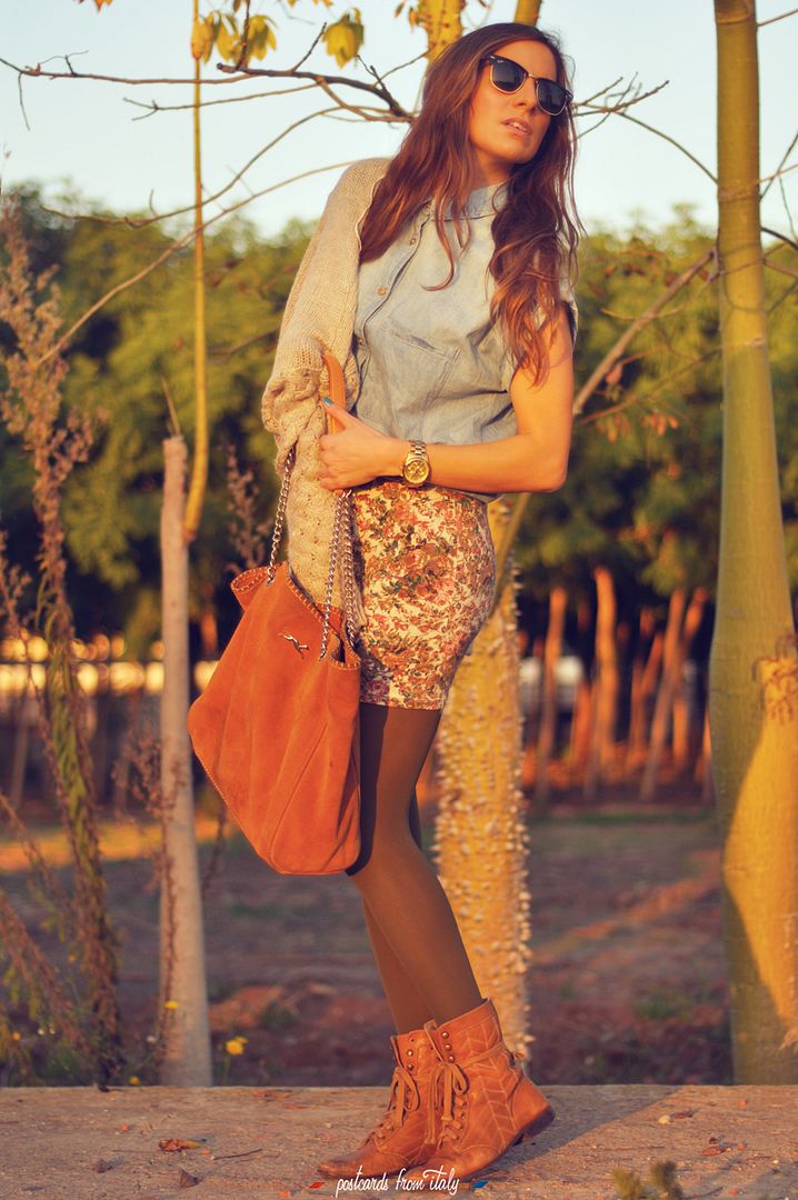 falda y camisa de jeans con botines y jersey de lana '