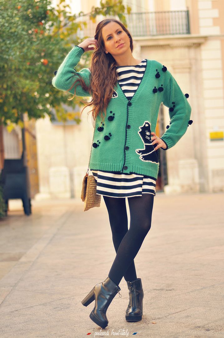 vestido de rayas de Blanco, Jersey de gatitos y bolas de Pepa Loves.'