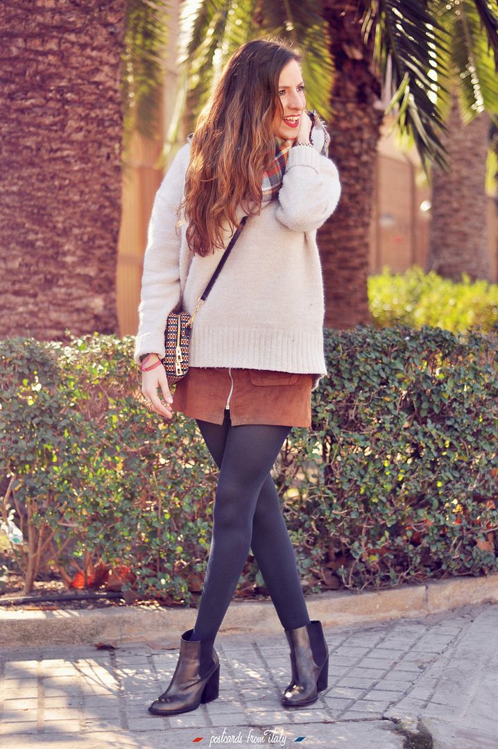 Outfit falda de ante, bufanda manta y bolso de Bimba y Lola