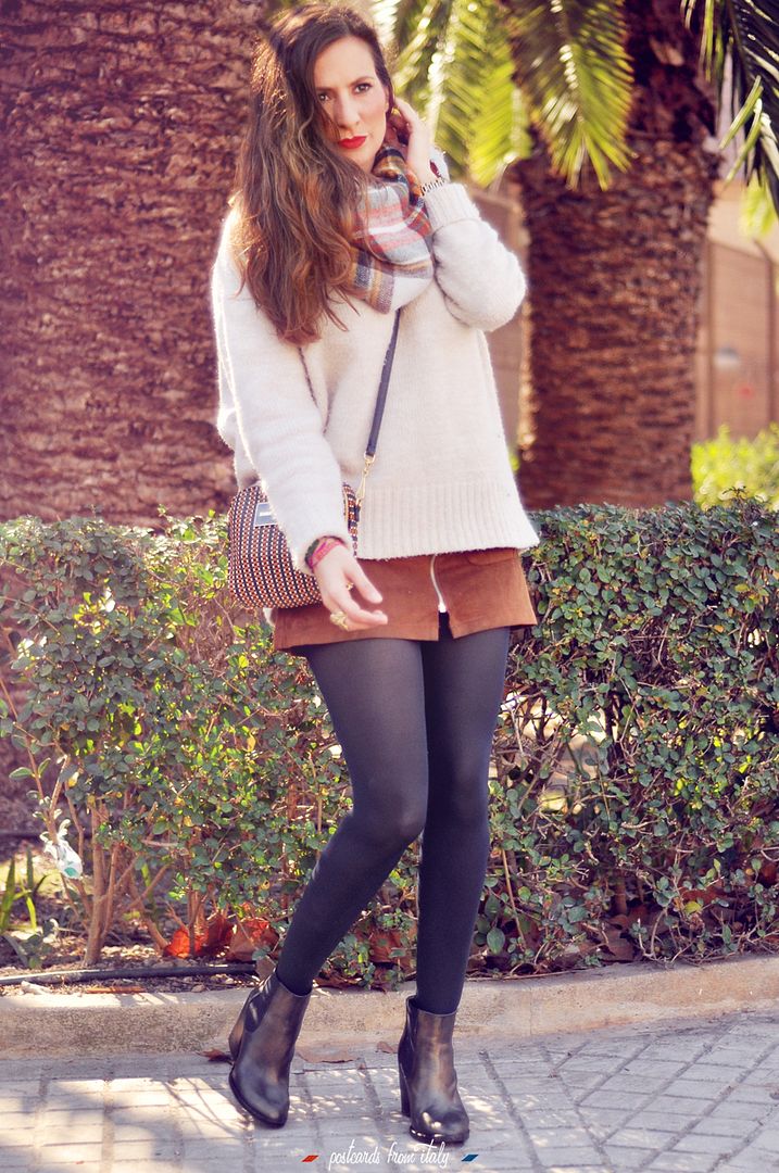 Outfit falda de ante, bufanda manta y bolso de Bimba y Lola