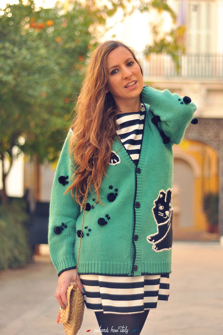 vestido de rayas de Blanco, Jersey de gatitos y bolas de Pepa Loves.'