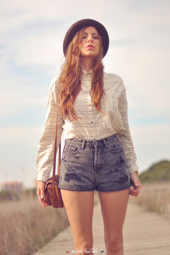 Camisa de rayas y short de tiro alto de pull & bear