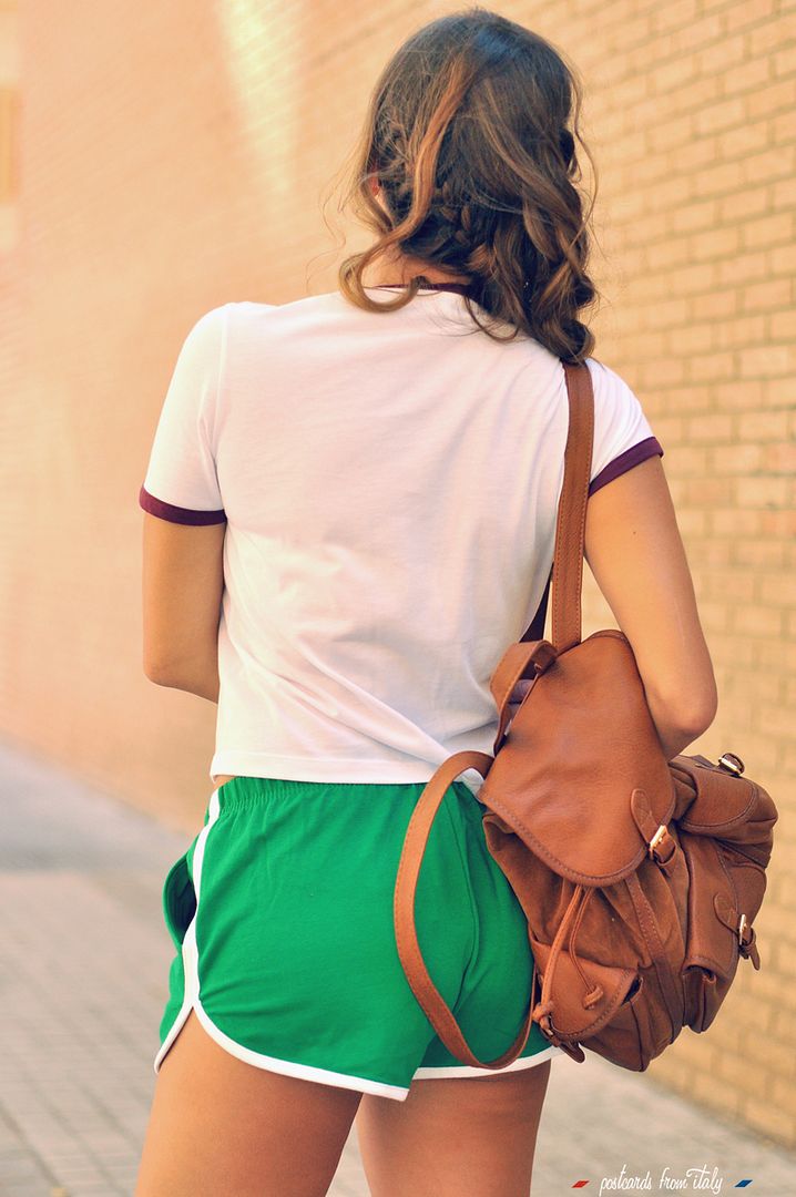 Green seventy retro academic short and t-shirt. Round metal sunglasses