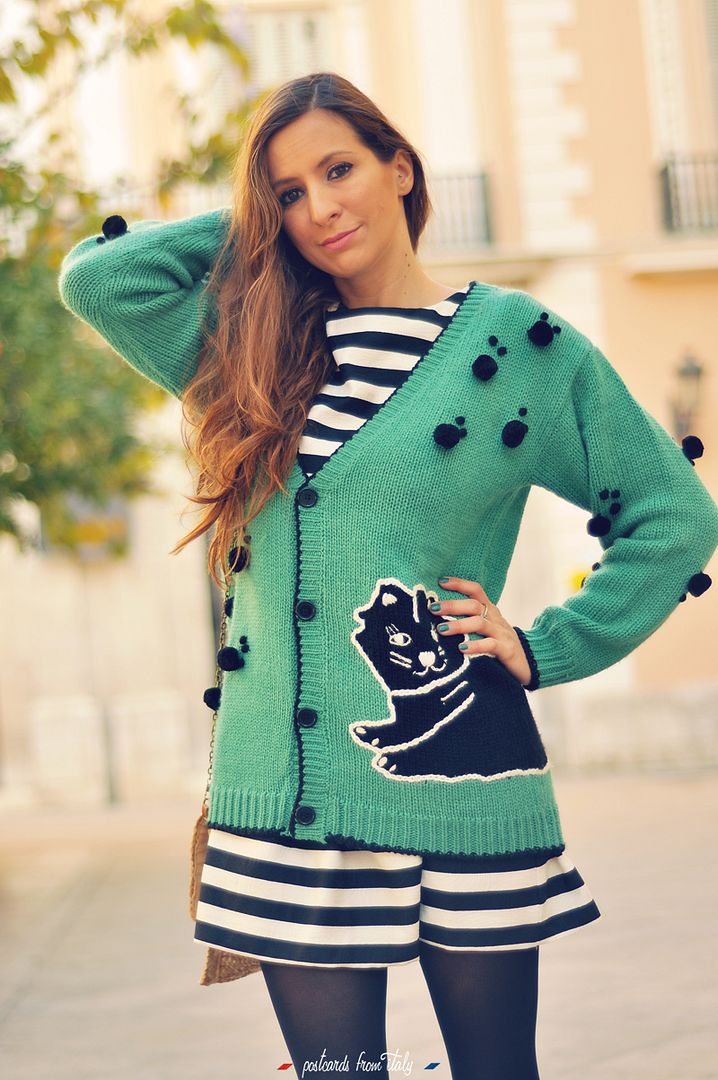 vestido de rayas de Blanco, Jersey de gatitos y bolas de Pepa Loves.'