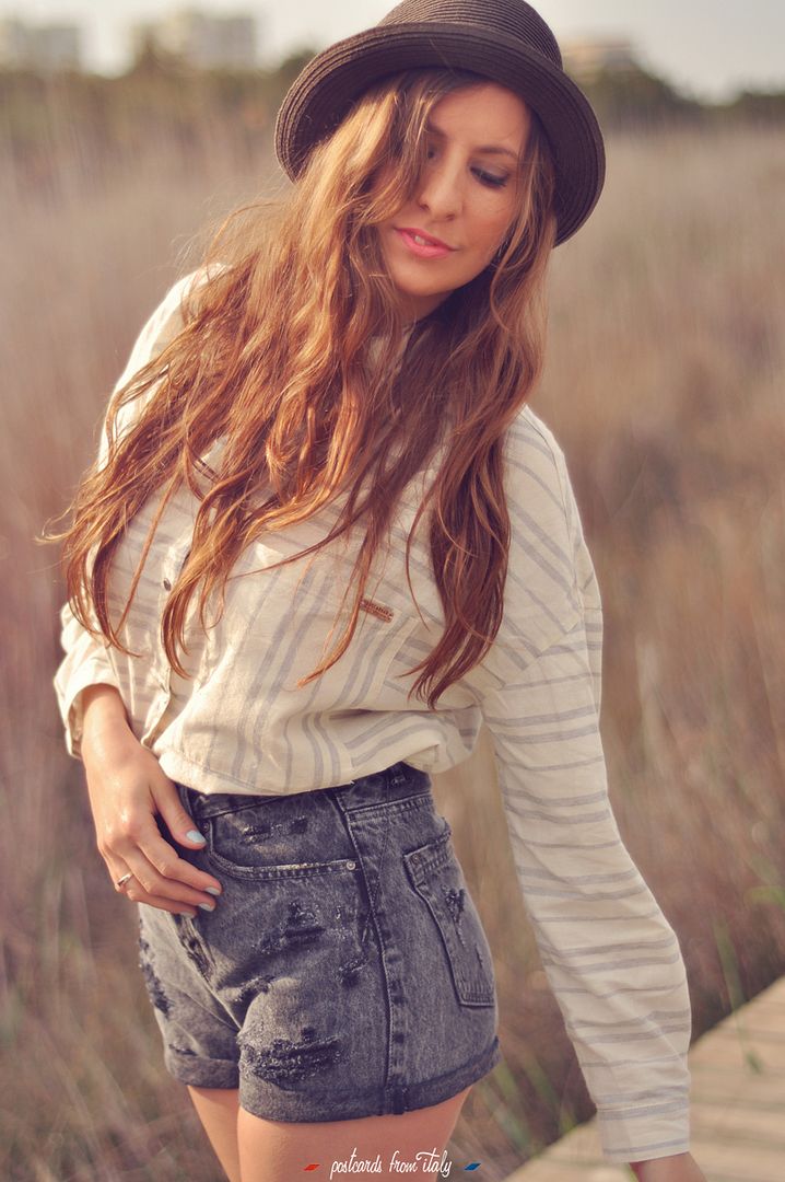 Camisa de rayas y short de tiro alto de pull & bear