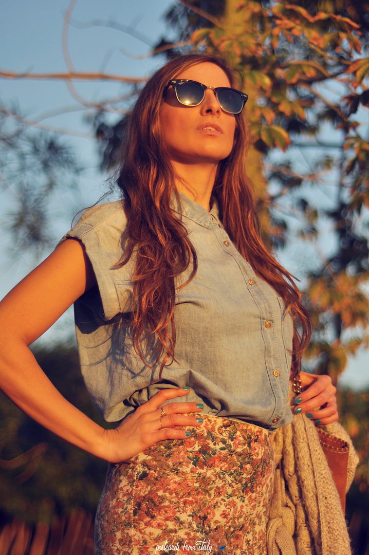 falda y camisa de jeans con botines y jersey de lana '
