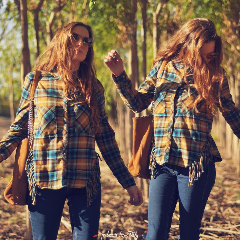 Camisa de cuadros y flecos de Pull&Bear. Gafas Rayban ice pops'