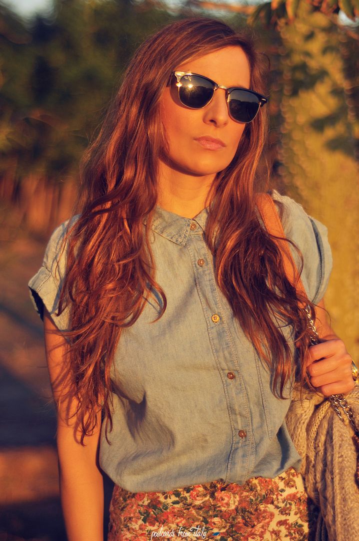 falda y camisa de jeans con botines y jersey de lana '