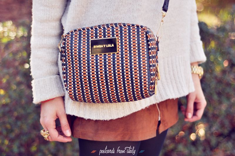 Outfit falda de ante, bufanda manta y bolso de Bimba y Lola