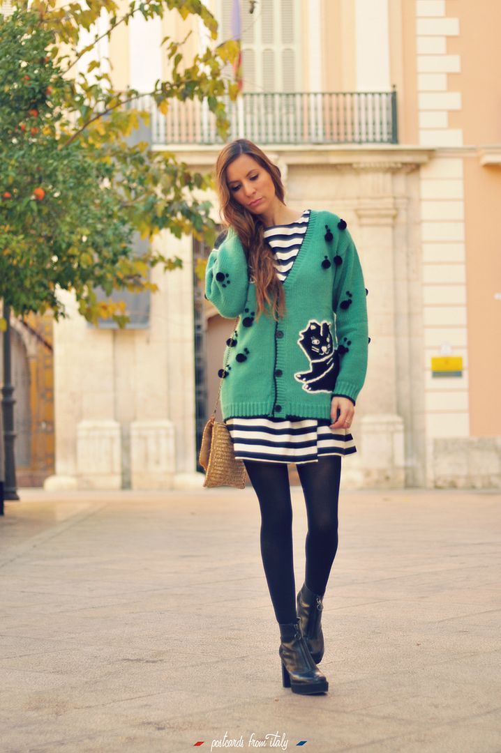 vestido de rayas de Blanco, Jersey de gatitos y bolas de Pepa Loves.'