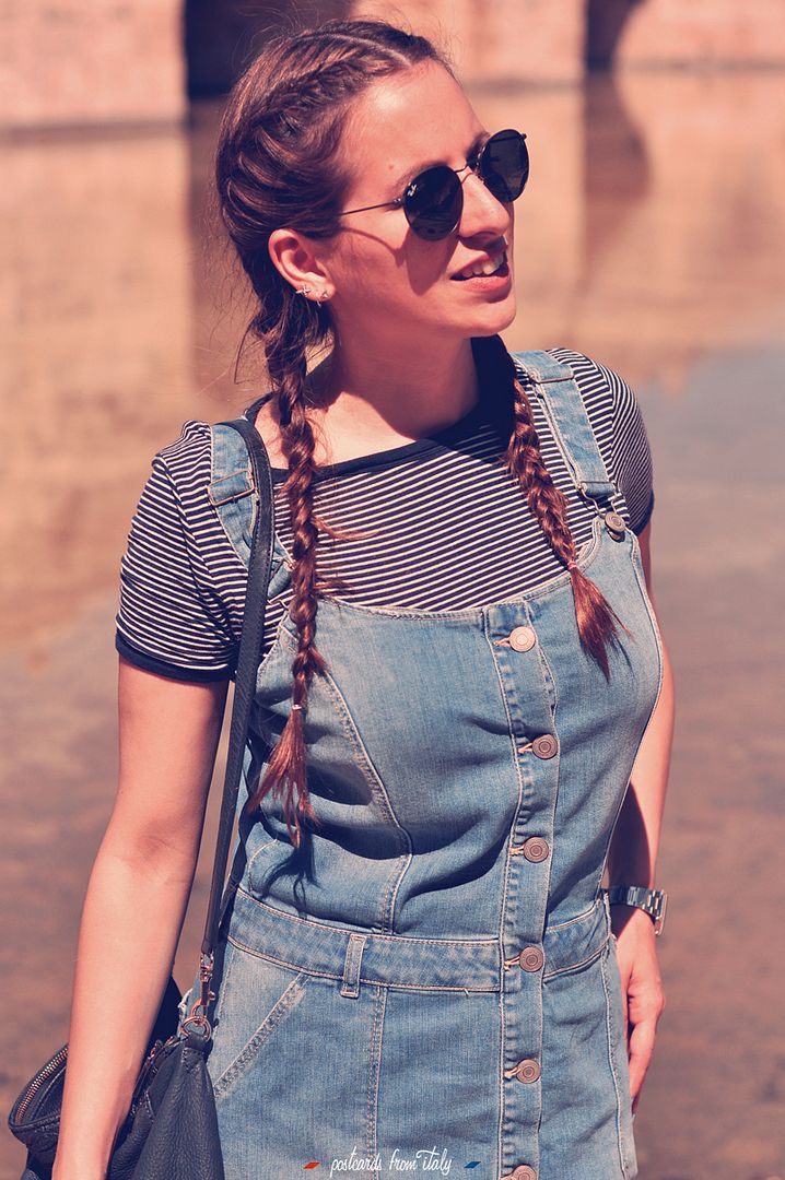 Outfit de peto vaquero con zapatillas stan smith y trenzas boxer