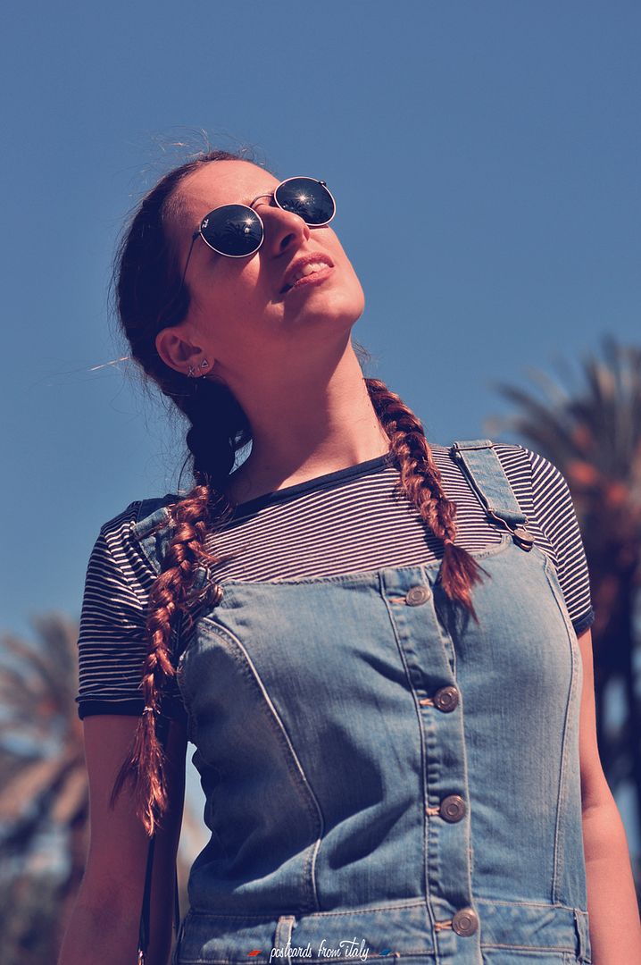 Outfit de peto vaquero con zapatillas stan smith y trenzas boxer