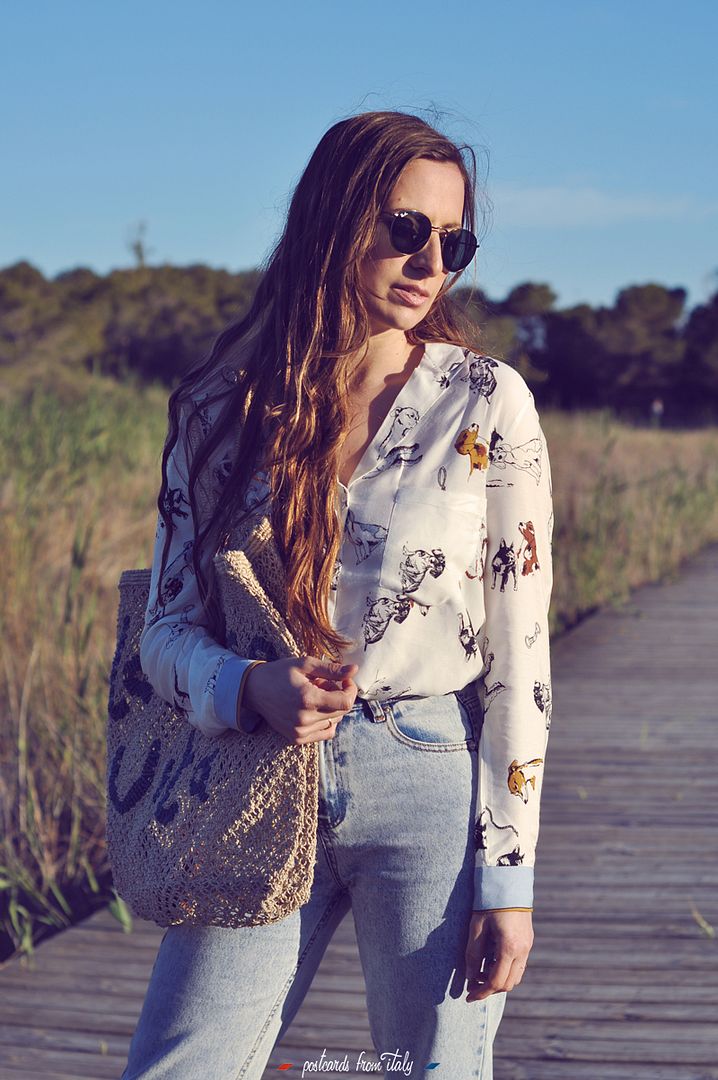 Outfit mom jeans, camisa pijama y bolso The Jacksons London de yute.