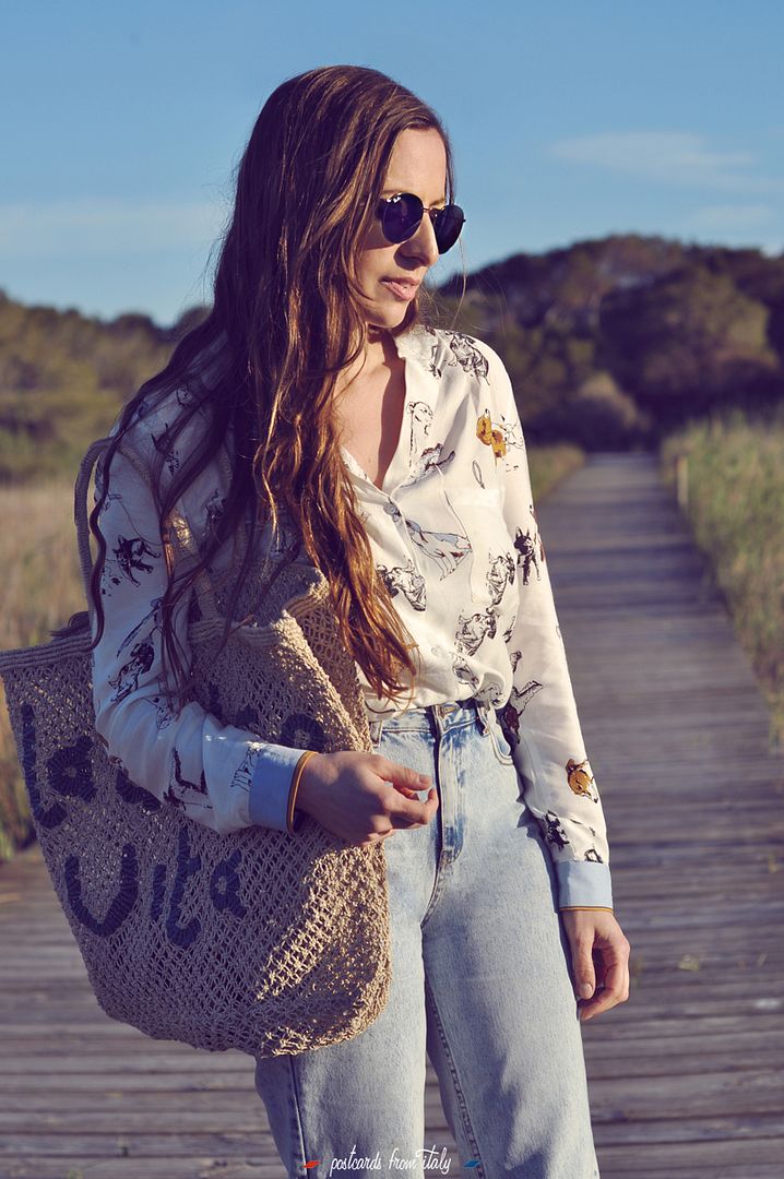Outfit mom jeans, camisa pijama y bolso The Jacksons London de yute.