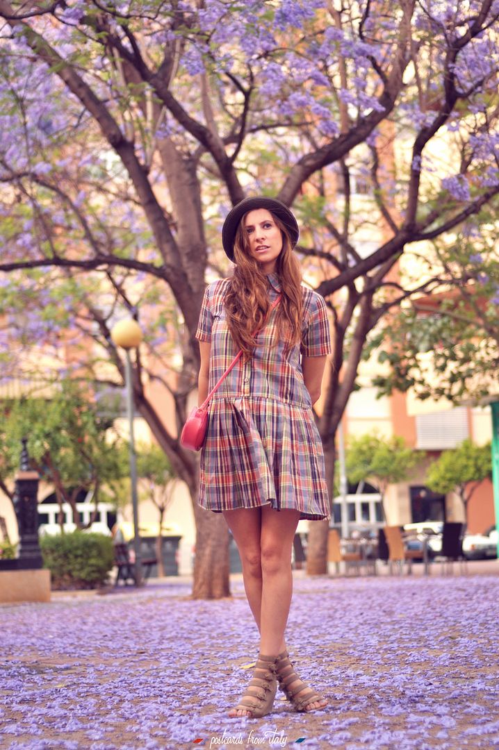 Vestido a cuadros felicity dress plaid de pepa loves con clutch labios