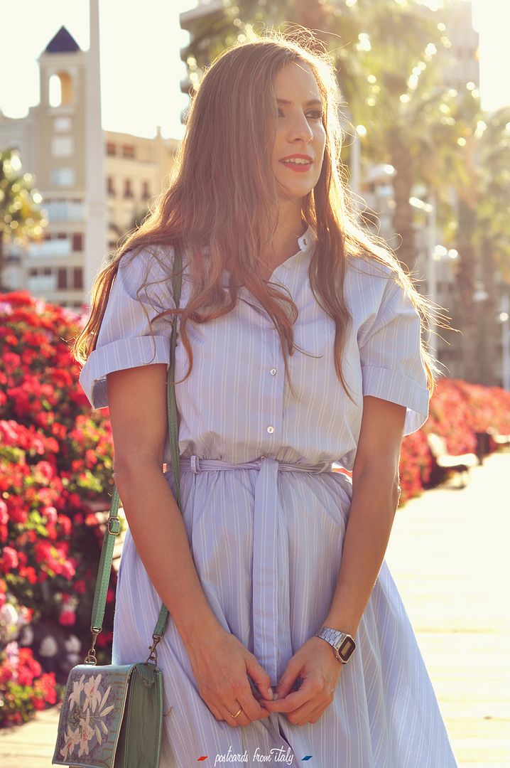 Outfit de vestido midi rayas de zara manga corta con vuelta Better in Time