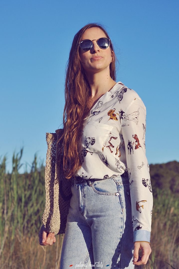 Outfit mom jeans, camisa pijama y bolso The Jacksons London de yute.