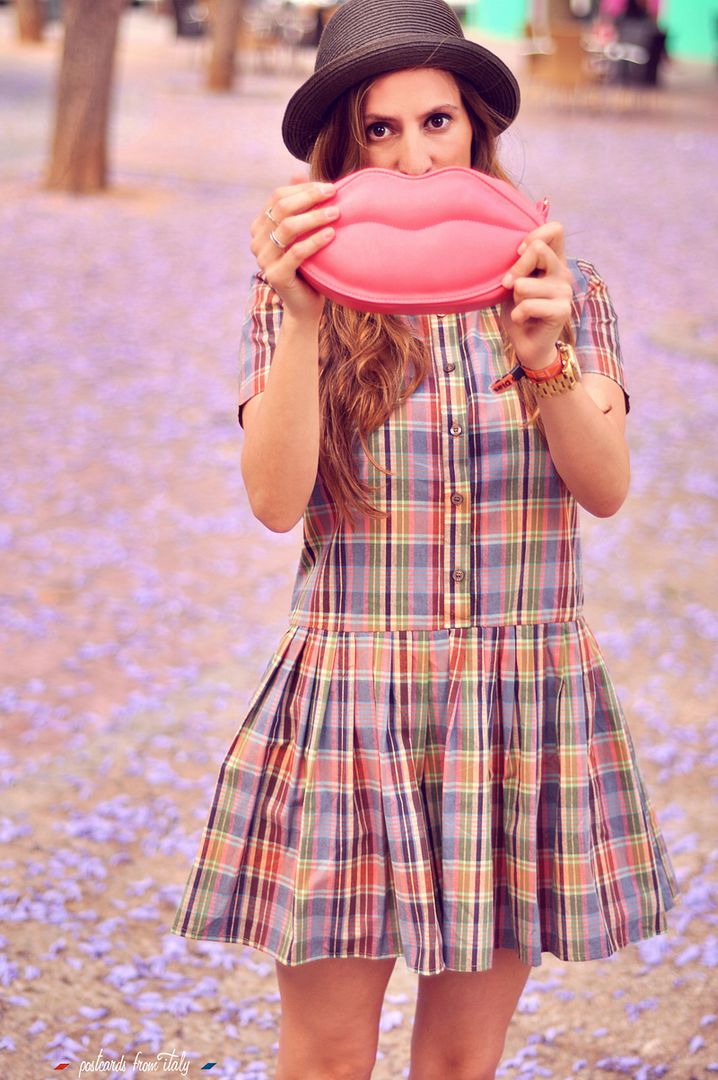 Vestido a cuadros felicity dress plaid de pepa loves con clutch labios