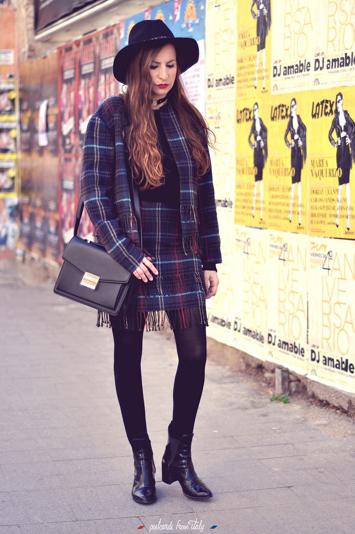 Outfit traje dos piezas con falda.