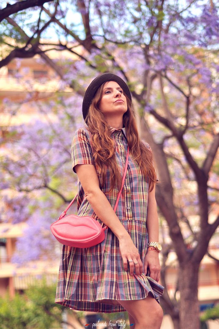 Vestido a cuadros felicity dress plaid de pepa loves con clutch labios