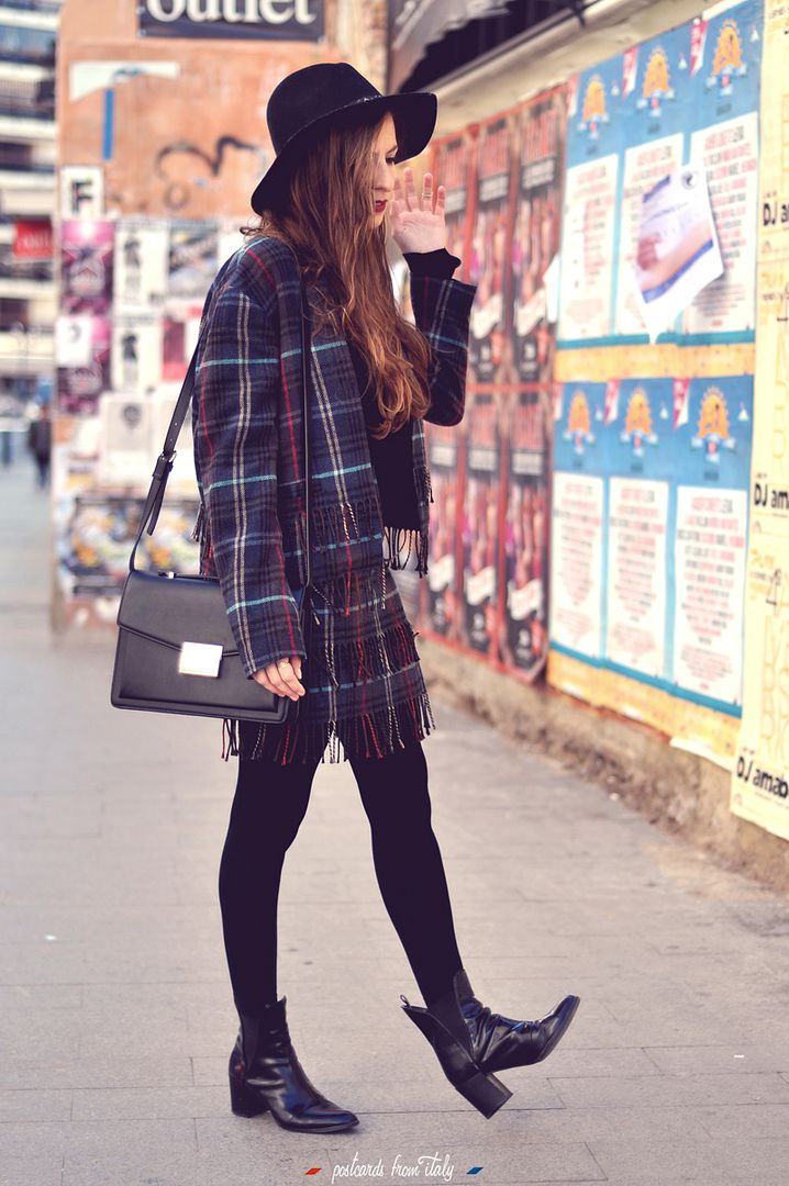 Outfit traje dos piezas con falda.