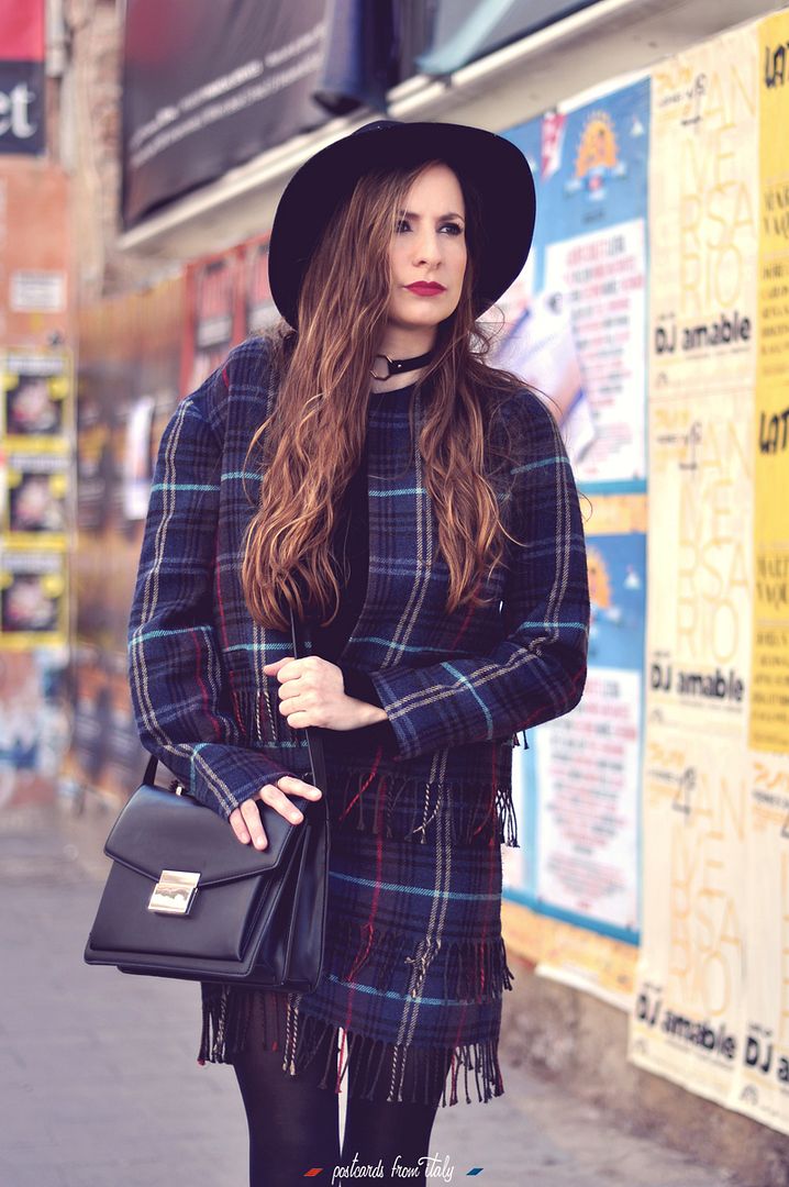 Outfit traje dos piezas con falda.