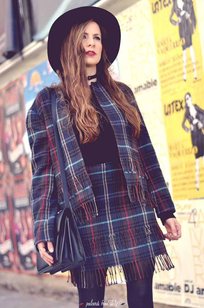 Outfit traje dos piezas con falda.