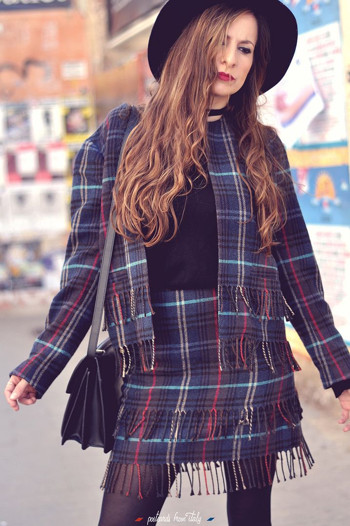 Outfit traje dos piezas con falda.