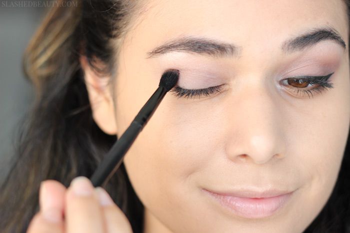 This subtle smoky rose back to school makeup look takes all of ten minutes and has you feeling polished running out the door for class! | Slashed Beauty